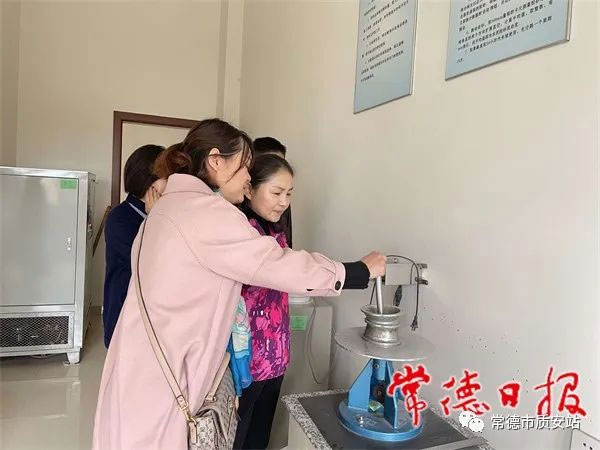 常德市采取“雙隨機、一公開”,抽檢22家預拌砼、預拌砂漿生產企業 常德市采取“雙隨機、一公開”,抽檢22家預拌砼、預拌砂(shā)漿生產企業